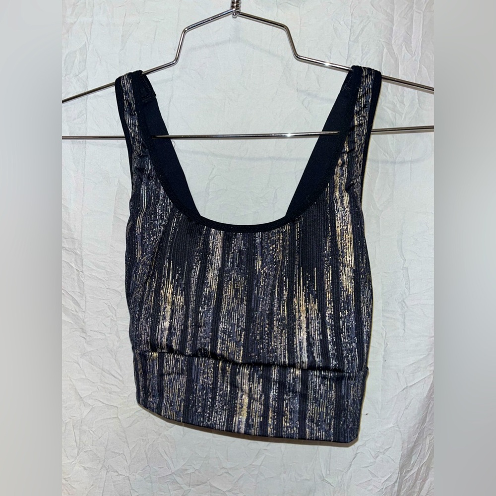 Victoria’s Secret Metallic Criss Cross Sports Bra 🌵